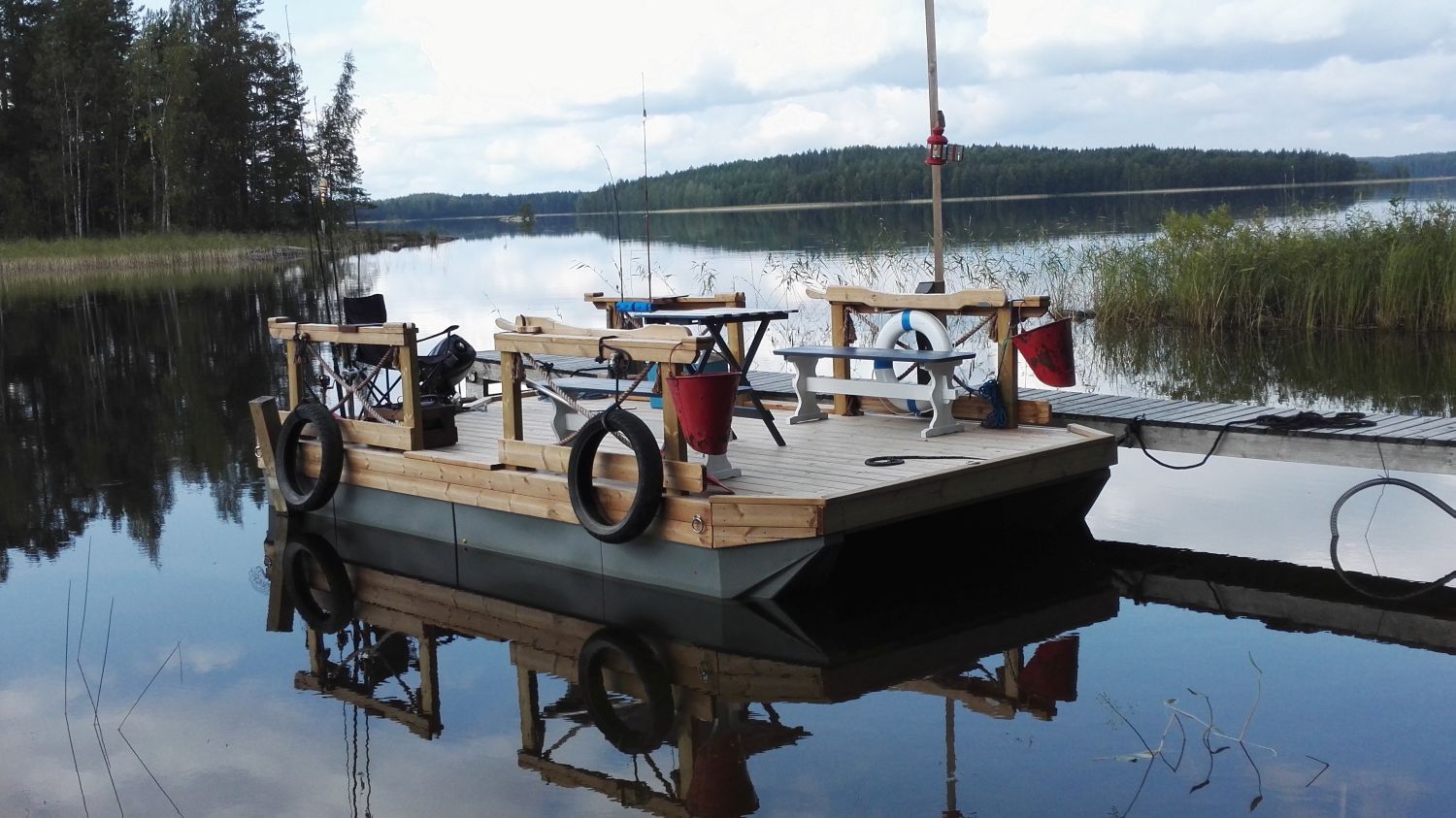 drijvende pontonboot als terras drijvende pontonboot als terras